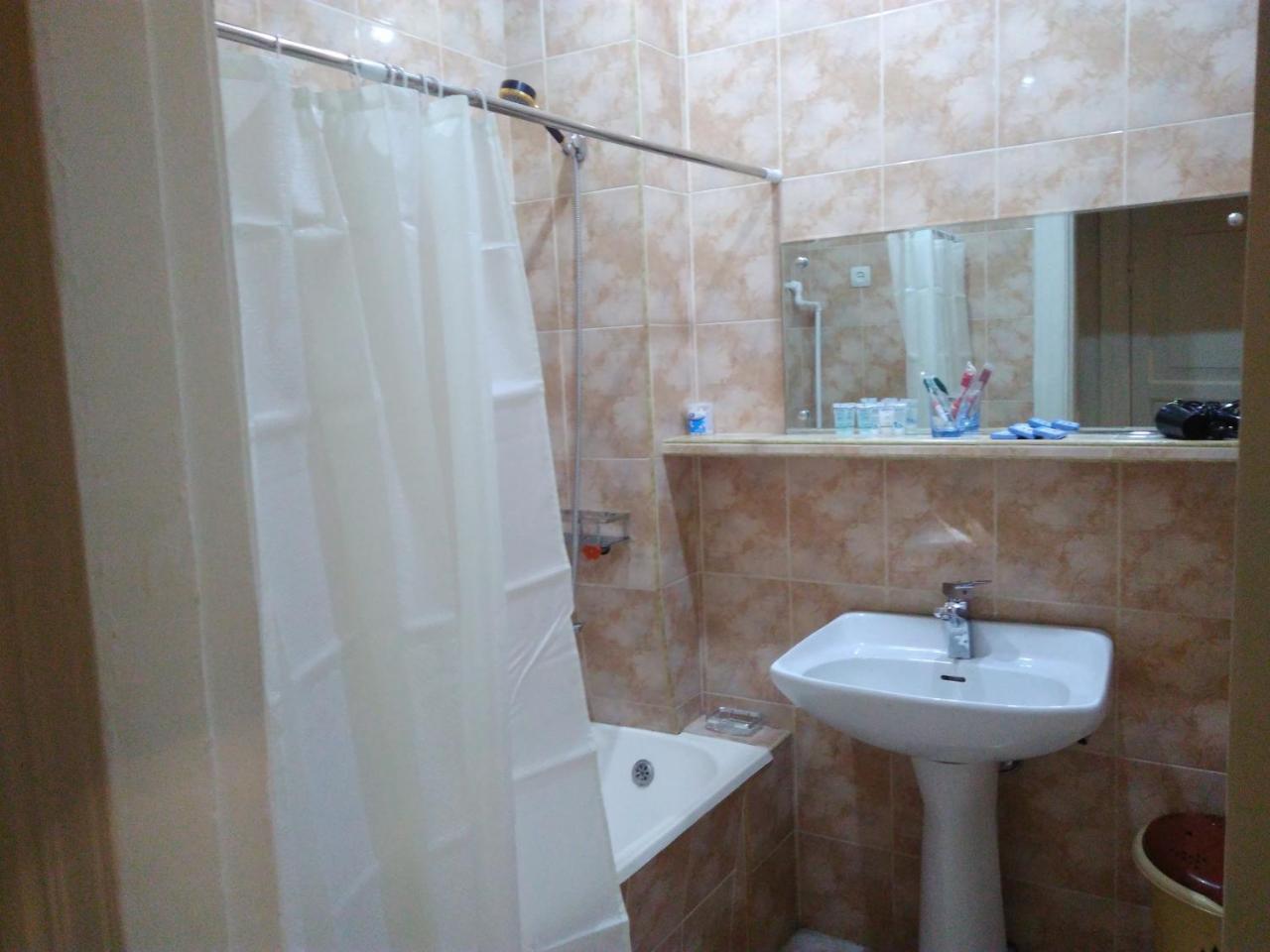 Apartment Gallery Rustaveli 1 Тбілісі Екстер'єр фото