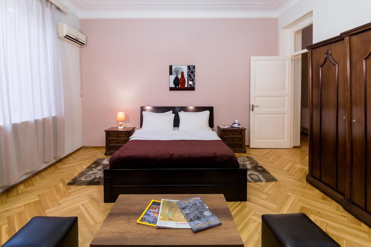 Apartment Gallery Rustaveli 1 Тбілісі Екстер'єр фото