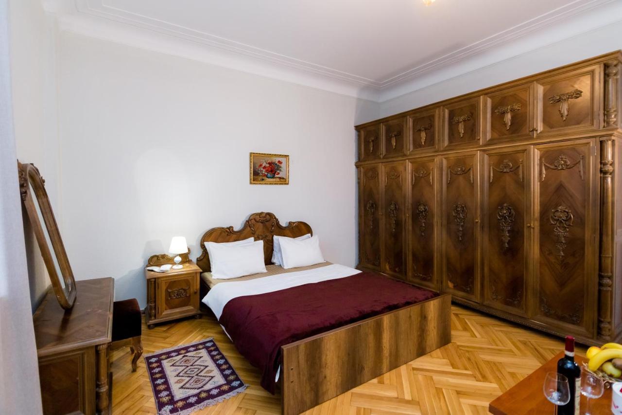 Apartment Gallery Rustaveli 1 Тбілісі Екстер'єр фото