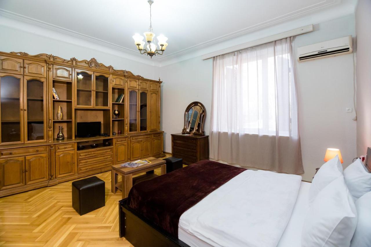 Apartment Gallery Rustaveli 1 Тбілісі Екстер'єр фото