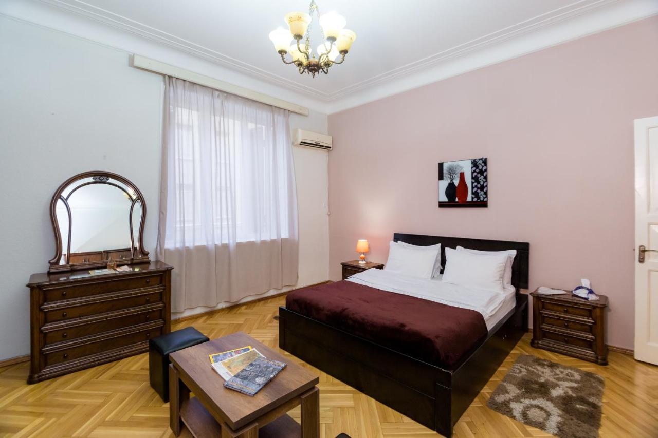 Apartment Gallery Rustaveli 1 Тбілісі Екстер'єр фото