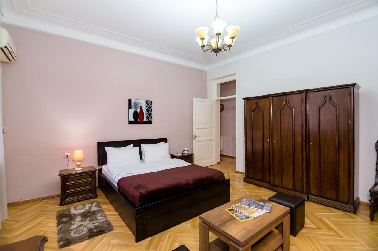 Apartment Gallery Rustaveli 1 Тбілісі Екстер'єр фото